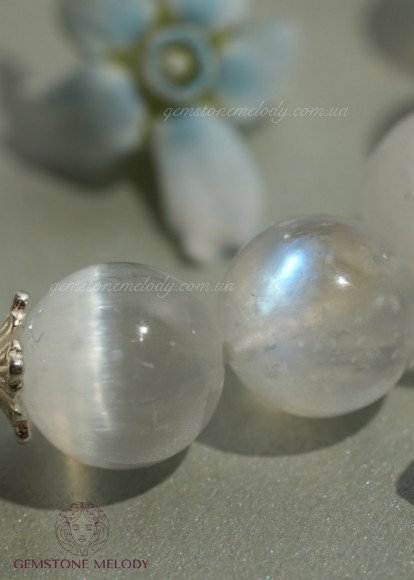 Браслет з селеніту і інших каменів