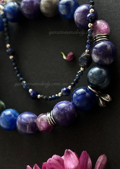 Браслет з кіанітом, аметистом, і іншими каменями 