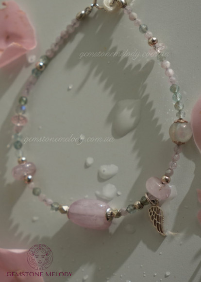 Браслет з кунциту і інших мінералів