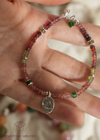 Браслет з шпінелі