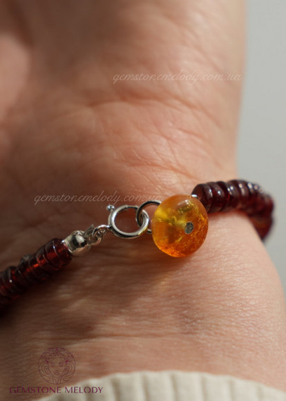 Браслет з гранатом і сапфіром