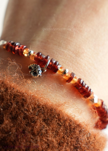 Браслет з гранатом і сапфіром