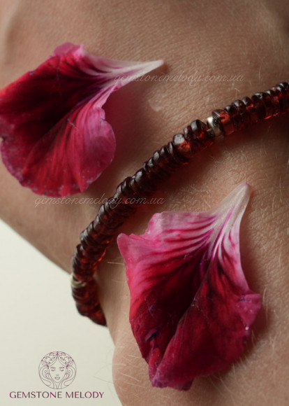 Браслет з гранатом