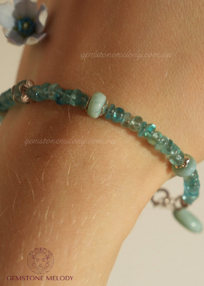 Браслет з апатитом і ларимаром