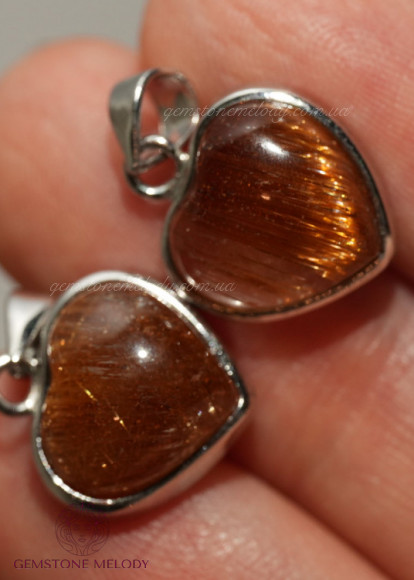 Підвіска у формі серця з рутиловим кварцем