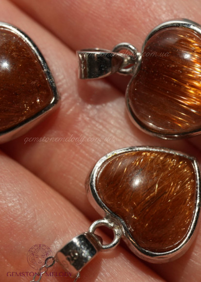 Підвіска у формі серця з рутиловим кварцем