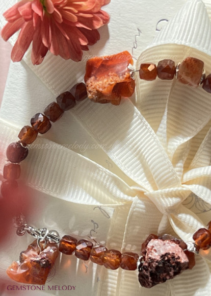 Браслет з гранату, і вставками мінералів