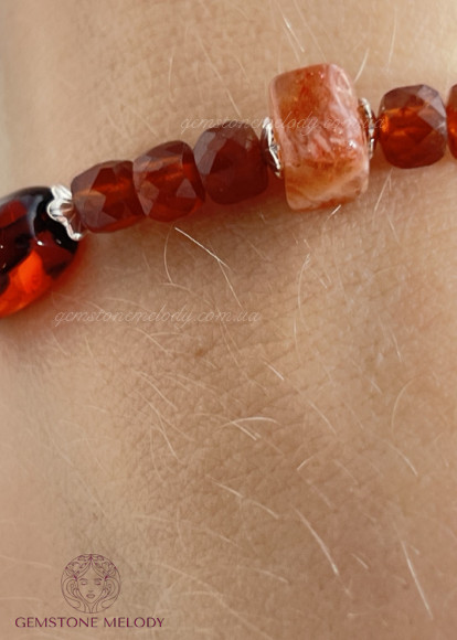 Браслет з гранату, і вставками мінералів