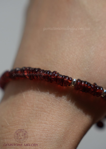 Браслет з гранатом