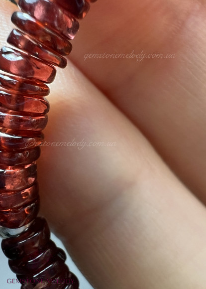 Браслет з гранатом